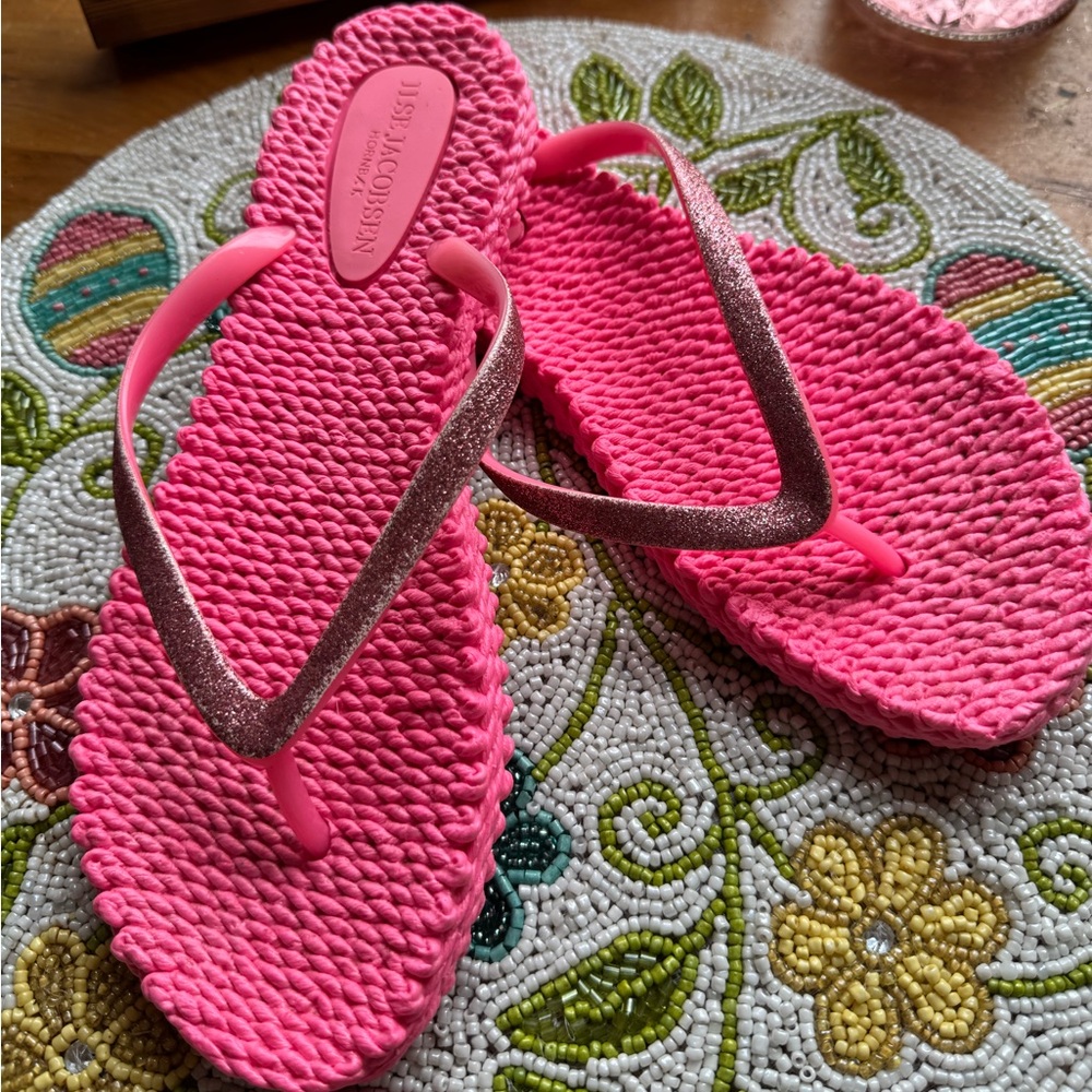 🫶🫶🫶Ilse Jacobsen Size 8 Hot Pink Woven Flip Flop Sandals with Glitter Straps 🫶🫶🫶